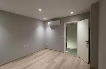 Apartment - 3 Bedrooms - 2 Bathrooms for sale in Village West - Sheikh Zayed Compounds - Sheikh Zayed City - Giza