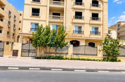 Apartment - 3 Bedrooms - 3 Bathrooms for sale in West Arabella - 5th Settlement Compounds - The 5th Settlement - New Cairo City - Cairo