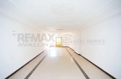 شقة - 3 غرف نوم - 3 حمامات للبيع في جليم - حي شرق - الاسكندرية