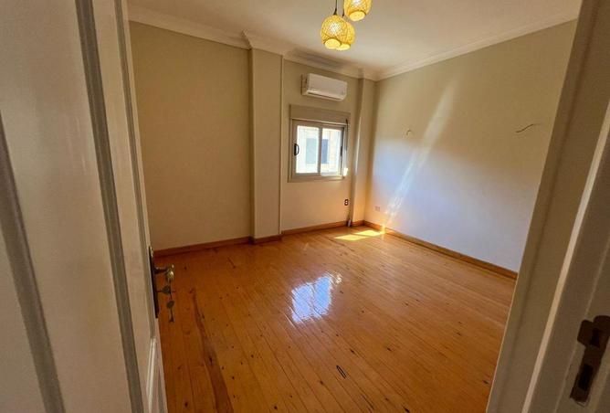 64137000 - Property Image 2