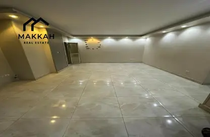 Apartment - 3 Bedrooms - 1 Bathroom for rent in Salah Salem St. - Roxy - Heliopolis - Masr El Gedida - Cairo