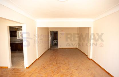Apartment - 4 Bedrooms - 2 Bathrooms for sale in Zezenia - Hay Sharq - Alexandria