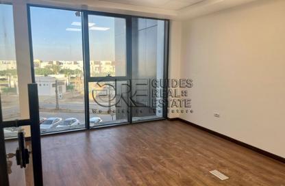 Co-Working Space - Studio - 2 Bathrooms for rent in Garden Residence - Hyde Park - New Cairo City - Cairo