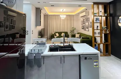 شقة - 2 غرف نوم - 2 حمامات للايجار في ذا فيلدج - المستثمرين الجنوبية - مدينة القاهرة الجديدة - القاهرة