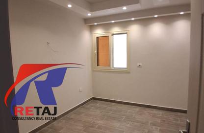 Apartment - 5 Bedrooms - 2 Bathrooms for rent in Hassan Ma'moon St. - 6th Zone - Nasr City - Cairo