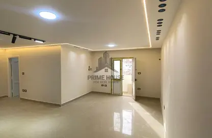 شقة - 3 غرف نوم - 1 حمام للبيع في الحي اللاتيني - محطة الرمل - حي وسط - الاسكندرية