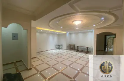 شقة - 4 غرف نوم - 2 حمامات للايجار في شارع دكتور علي مشرفة - النرجس 6 - النرجس - مدينة القاهرة الجديدة - القاهرة