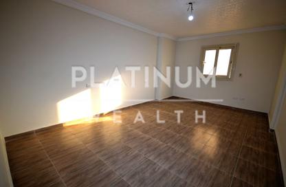 Apartment - 3 - 2 for sale in Abdel Moneim Al Dalel St. - Tharwat - Hay Sharq - Alexandria