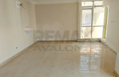 شقة - 3 غرف نوم - 2 حمامات للبيع في سموحة - حي شرق - الاسكندرية