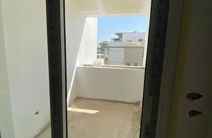 Apartment - 3 Bedrooms - 3 Bathrooms for sale in Hyde Park - New Cairo City - Cairo