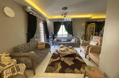 شقة - 3 غرف نوم - 2 حمامات للبيع في شارع عدن - المهندسين - الجيزة