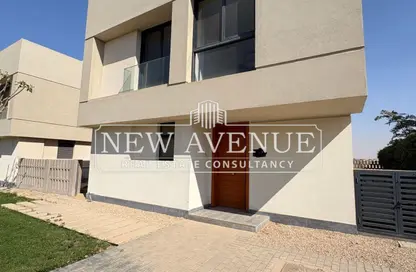 فيلا - 3 غرف نوم - 5 حمامات للبيع في كمبوند البروج - كمبوندات الشروق - مدينة الشروق - القاهرة