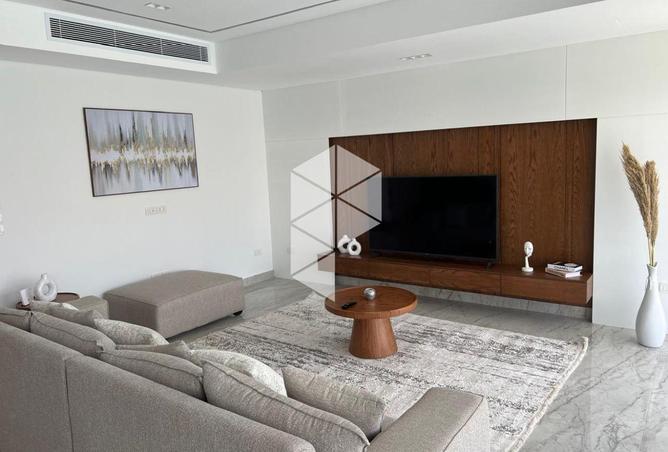 2OiTOPynie8 - الصورة الرئيسية للعقار