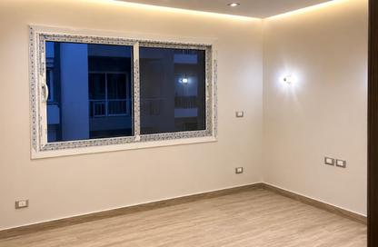 Apartment - 3 Bedrooms - 2 Bathrooms for rent in Hyde Park Central - The 6th Settlement - New Cairo City - Cairo