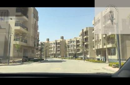 Apartment - 4 Bedrooms - 2 Bathrooms for sale in Zizinia St. - South Investors Area - New Cairo City - Cairo