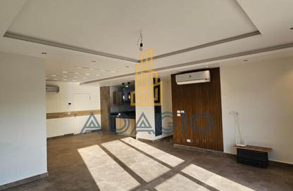 شقة - 2 غرف نوم - 3 حمامات للايجار في ذا كورت ياردز - كمبوندات الشيخ زايد - الشيخ زايد - الجيزة