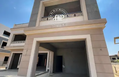 Villa - 7+ Bedrooms - 5 Bathrooms for sale in New Giza - Cairo Alexandria Desert Road - 6 October City - Giza