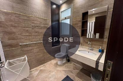 Apartment - 2 Bedrooms - 2 Bathrooms for sale in Palm Hills Village Gate - South Investors Area - New Cairo City - Cairo