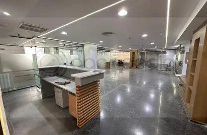 نصف طابق - 2 غرف نوم - 3 حمامات للايجار في محور مصطفي كامل - التجمع الاول - مدينة القاهرة الجديدة - القاهرة