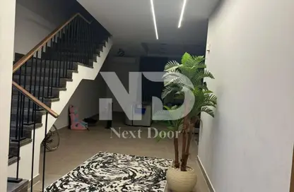 منزل مزدوج - 3 غرف نوم - 4 حمامات للايجار في كمبوند البروج - كمبوندات الشروق - مدينة الشروق - القاهرة