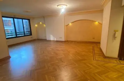 شقة - 3 غرف نوم - 2 حمامات للبيع في شارع مكرم عبيد - المنطقة السادسة - مدينة نصر - القاهرة