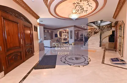 فيلا - 7 غرف نوم - 6 حمامات للبيع في شارع محمد حسين محمود - المنطقة ه - حى جنوب الاكايمية - مدينة القاهرة الجديدة - القاهرة
