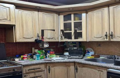 Apartment - 3 Bedrooms - 1 Bathroom for sale in Fareed Semeika St. - El Hegaz Square - El Nozha - Cairo
