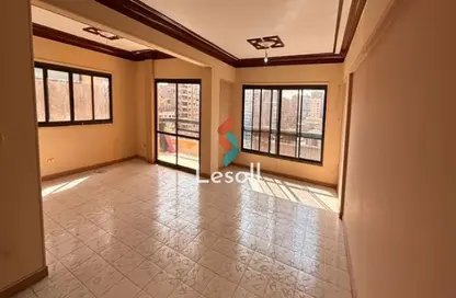 Apartment - 3 Bedrooms - 2 Bathrooms for sale in Nagaty Serag St. - 8th Zone - Nasr City - Cairo
