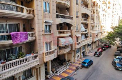 Apartment - 3 Bedrooms - 3 Bathrooms for sale in Kamal Eldin Salah St. - Smouha - Hay Sharq - Alexandria