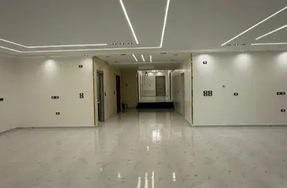 شقة - 4 غرف نوم - 3 حمامات للبيع في شارع عباس العقاد - المنطقة الأولى - مدينة نصر - القاهرة