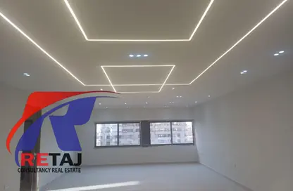 شقة - 5 غرف نوم - 3 حمامات للايجار في شارع عباس العقاد - المنطقة الأولى - مدينة نصر - القاهرة