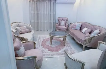 شقة - 3 غرف نوم - 2 حمامات للايجار في شارع مصدق - الدقي - الجيزة