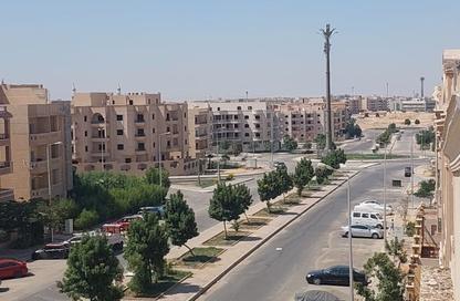 شقة - 3 غرف نوم - 3 حمامات للبيع في المنطقة السادسة شرق - مدينة الشروق - القاهرة
