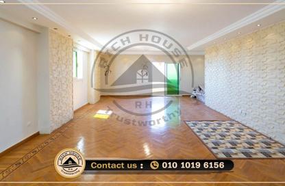 Apartment - 4 Bedrooms - 3 Bathrooms for rent in Al Geish Road - Raml Station - Hay Wasat - Alexandria