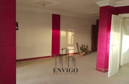 شقة - 4 غرف نوم - 2 حمامات للبيع في شارع عمارات رابعه - ارض الجولف - مصر الجديدة - القاهرة