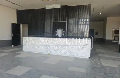 مساحات مكتبية - 6 غرف نوم - 2 حمامات للايجار في كمبوند البروج - كمبوندات الشروق - مدينة الشروق - القاهرة