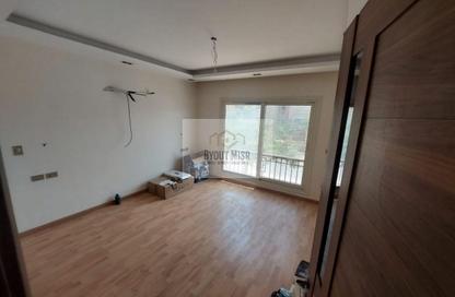 Apartment - 3 Bedrooms - 3 Bathrooms for sale in Stone Residence - 5th Settlement Compounds - The 5th Settlement - New Cairo City - Cairo