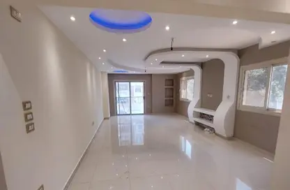 شقة - 3 غرف نوم - 3 حمامات للبيع في شارع تحسين فرغلي - المنطقة الأولى - مدينة نصر - القاهرة