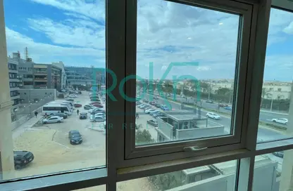 مساحات مكتبية - 4 غرف نوم - 1 حمام للايجار في كارجو مول - شارع الشباب - الشيخ زايد - الجيزة