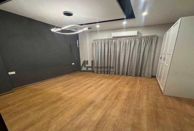 98823927 - Property Image 3