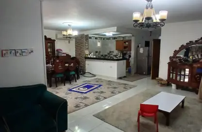 شقة - 3 غرف نوم - 2 حمامات للبيع في شارع احمد الزمر - الحي العاشر - مدينة نصر - القاهرة