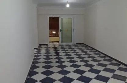 شقة - 3 غرف نوم - 1 حمام للبيع في شارع كفر عبده - كفر عبده - رشدي - حي شرق - الاسكندرية