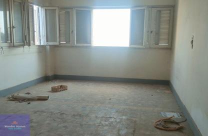 Apartment - 4 Bedrooms - 2 Bathrooms for sale in Street 6 - Maadi - Hay El Maadi - Cairo