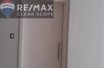 Apartment - 2 Bedrooms - 1 Bathroom for sale in Palm Hills Village Gate - South Investors Area - New Cairo City - Cairo