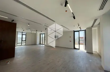 مساحات مكتبية - 3 غرف نوم - 2 حمامات للايجار في ديستريكت 5 - كمبوندات التجمع الخامس - التجمع الخامس - مدينة القاهرة الجديدة - القاهرة