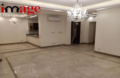 شقة - 2 غرف نوم - 2 حمامات للايجار في ذا كورت ياردز - كمبوندات الشيخ زايد - الشيخ زايد - الجيزة
