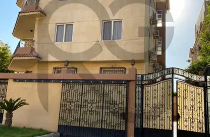 فيلا - 8 غرف نوم - 6 حمامات للبيع في السياحية الاولى - التوسعات الشمالية - مدينة 6 أكتوبر - الجيزة