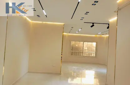 شقة - 3 غرف نوم - 2 حمامات للبيع في شارع عزالدين عمر - الطالبية - الهرم - حي الهرم - الجيزة