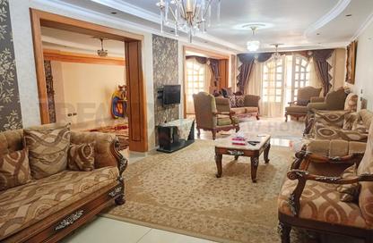 شقة - 5 غرف نوم - 3 حمامات للبيع في ميامي - حي اول المنتزة - الاسكندرية