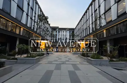 مساحات مكتبية - 3 غرف نوم - 2 حمامات للبيع في بارك ستريت - الطريق الدائري - التجمع الخامس - مدينة القاهرة الجديدة - القاهرة